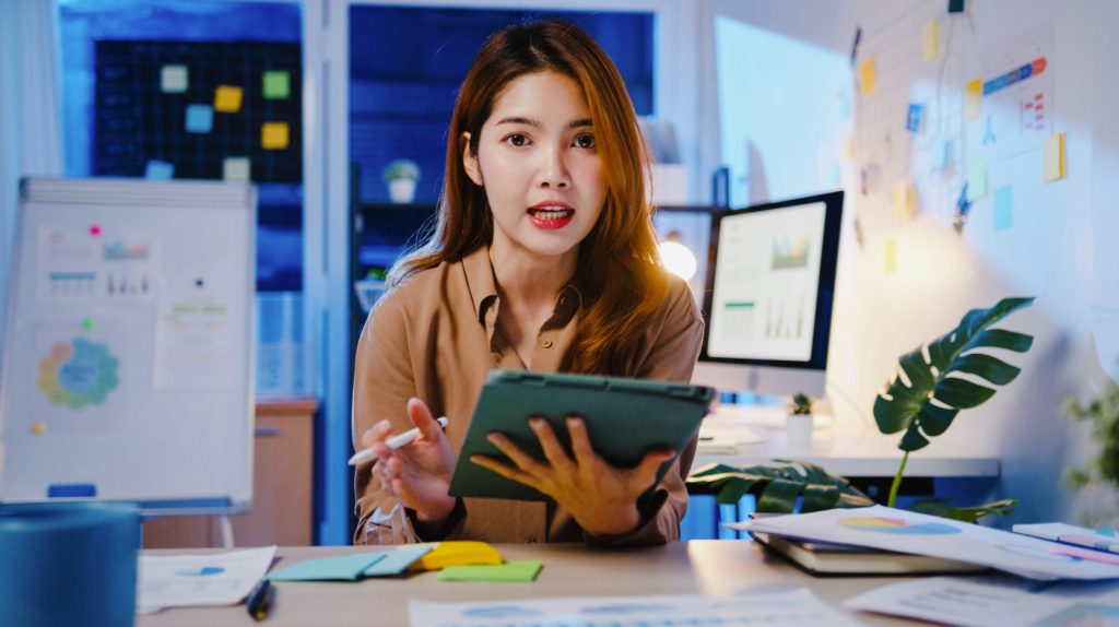 SEO company hire woman to do SEO job